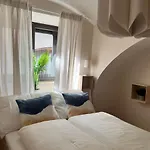 Stylische Gartenwohnung Mit Bergblick דירה