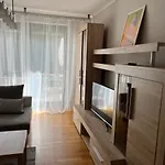 Stylische Gartenwohnung Mit Bergblick דירה *