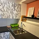 Stylische Gartenwohnung Mit Bergblick דירה