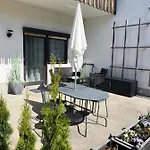 Stylische Gartenwohnung Mit Bergblick