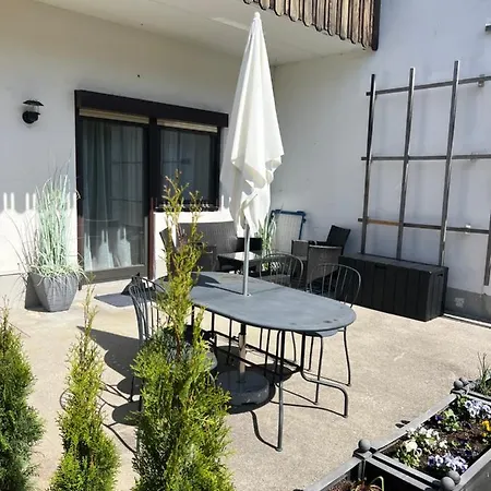 Stylische Gartenwohnung Mit Bergblick