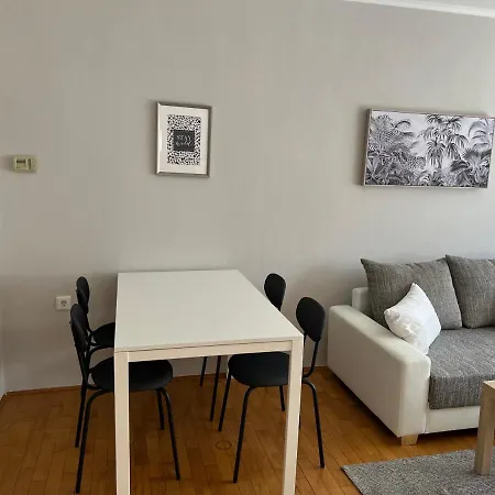 Stylische Gartenwohnung Mit Bergblick Apartment Smihel nad Pliberkom