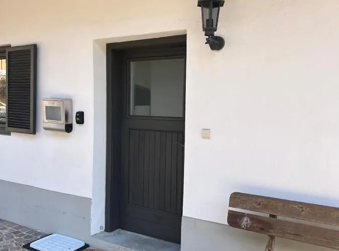 Stylische Gartenwohnung Mit Bergblick Smihel nad Pliberkom