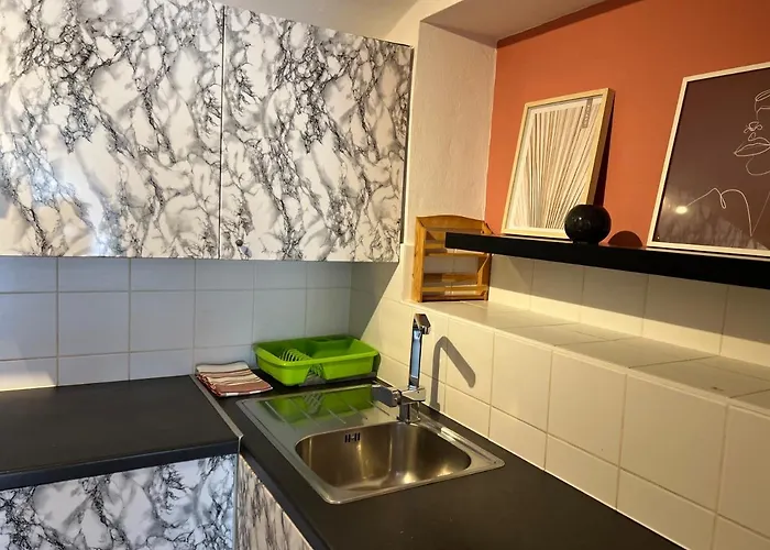 Stylische Gartenwohnung Mit Bergblick Apartament