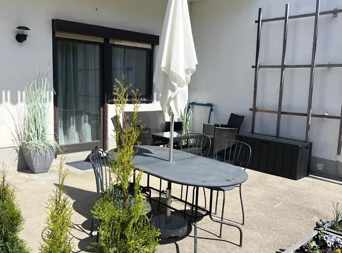 Stylische Gartenwohnung Mit Bergblick