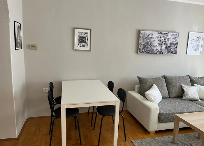 Stylische Gartenwohnung Mit Bergblick Apartment Smihel nad Pliberkom